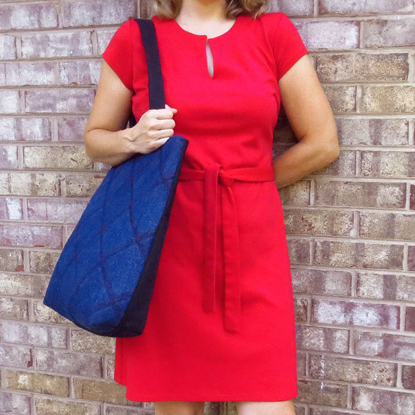 the ellington 517 tote on the shoulder of a model