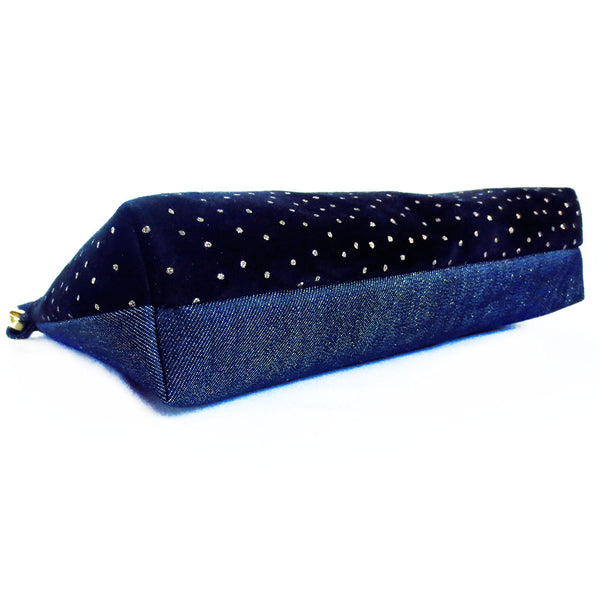 the bottom of the crossbody bag is 2.5" deep